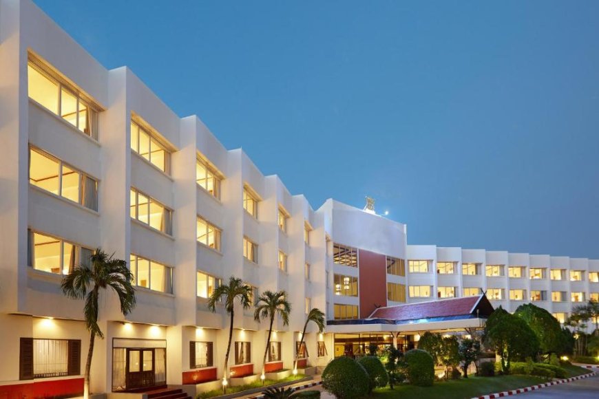 โรงแรมเซ็นทาราไลฟ์แม่สอด  Centara Life Hotel Mae Sot