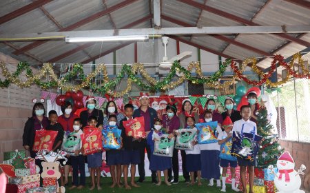 รพ.แม่สอด จัดกิจกรรมส่งมอบความสุข Merry Christmas & Happy New Year 2024