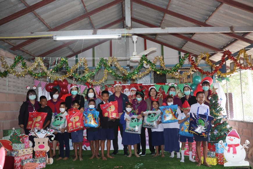 รพ.แม่สอด จัดกิจกรรมส่งมอบความสุข Merry Christmas & Happy New Year 2024