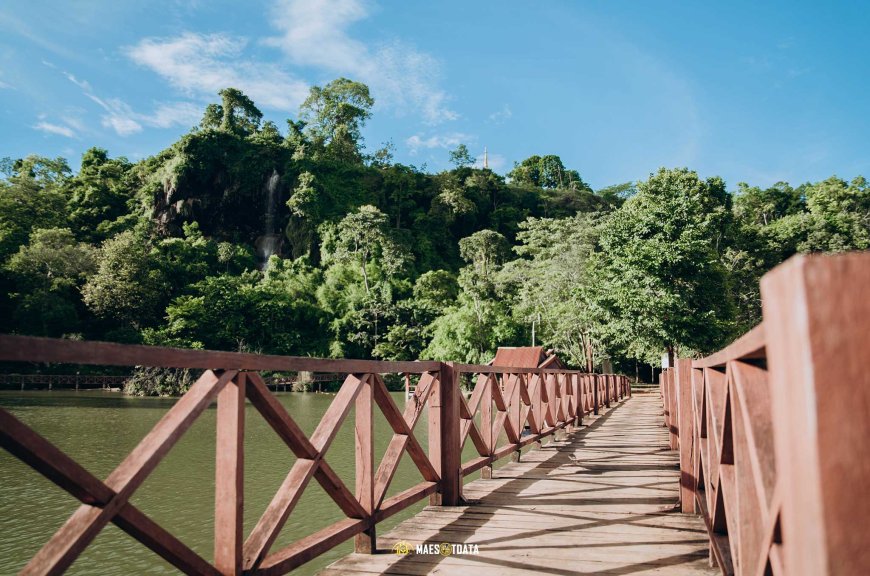 สพานไม้ สำหรับถ่ายรูปสวยที่ น้ำตกธารารักษ์