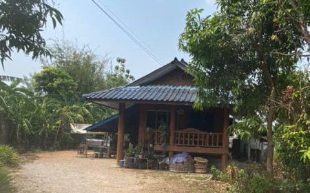 ขายบ้านพร้อมที่ดินใจกลางหมู่บ้าน