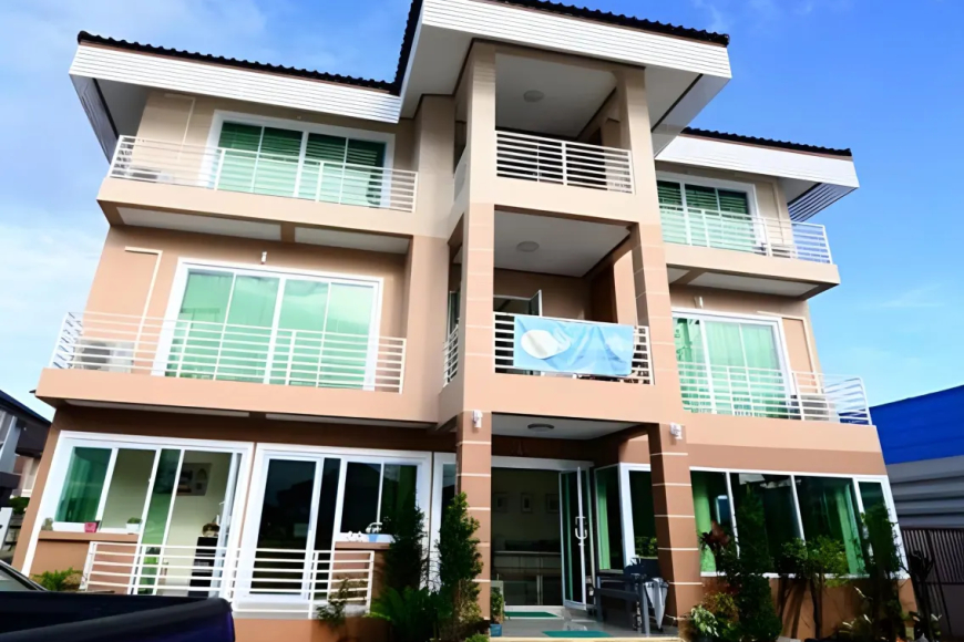 โรงแรม บ้านรักษาสุข Laksasuk House