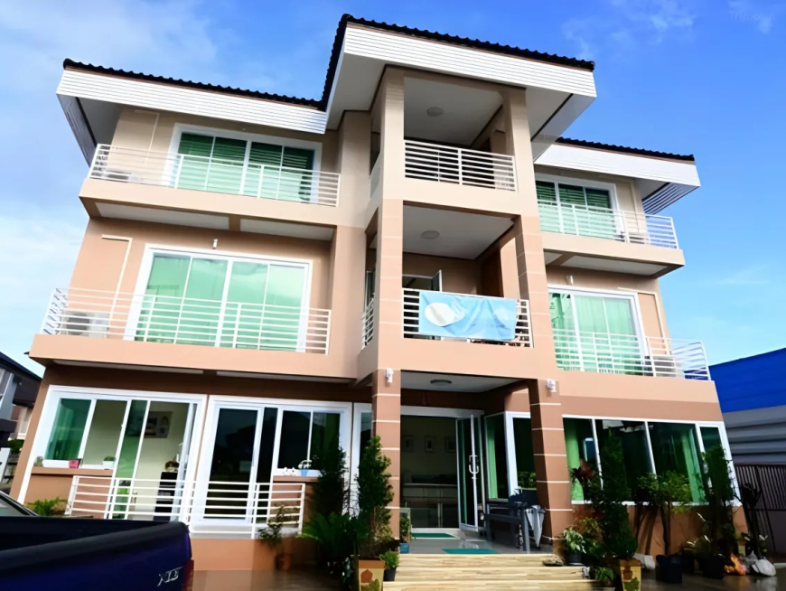โรงแรม บ้านรักษาสุข Laksasuk House