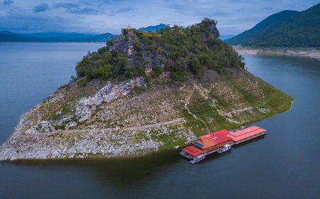 พระพุทธบาทดอยเขาหนาม จังหวัดตาก