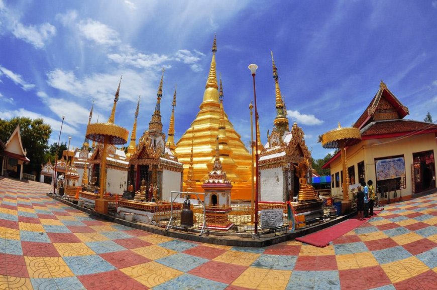 วัดพระบรมธาตุบ้านตาก จังหวัดตาก ประเทศไทย