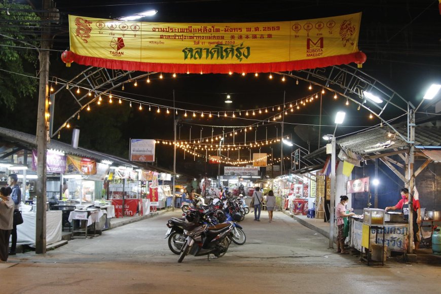 ตลาดโต้รุ่งแม่สอด Mae Sot Night Market