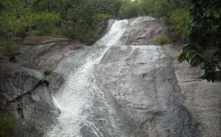 น้ำตกแม่ดูด อำเภอสามเงา