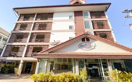 โรงแรมบ้านระเบียงไม้  Baanrabiangmai Hotel