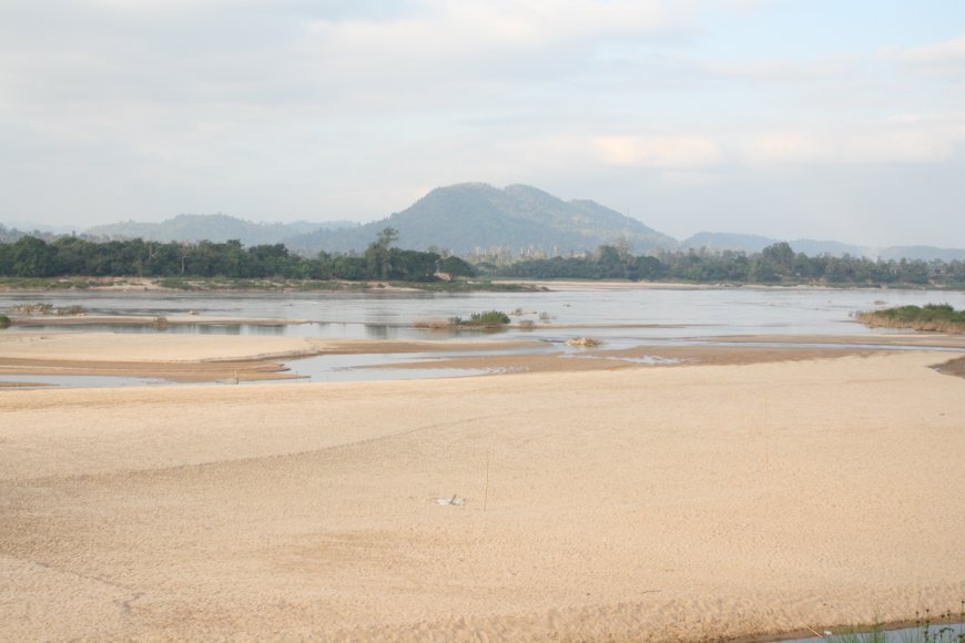หาดทรายทองแม่ปิงเมืองตาก