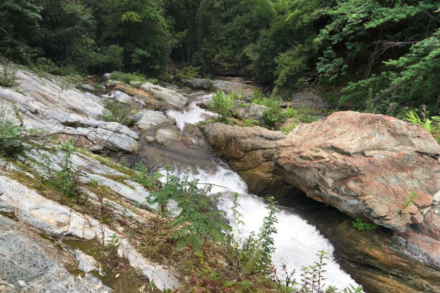 สถานที่ท่องเที่ยว น้ำตกผาผึ้ง
