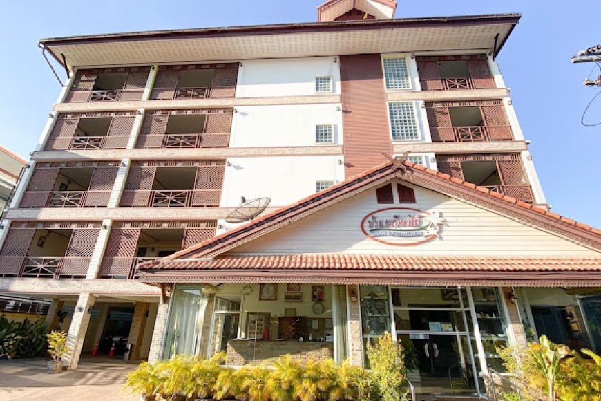 โรงแรมบ้านระเบียงไม้  Baanrabiangmai Hotel