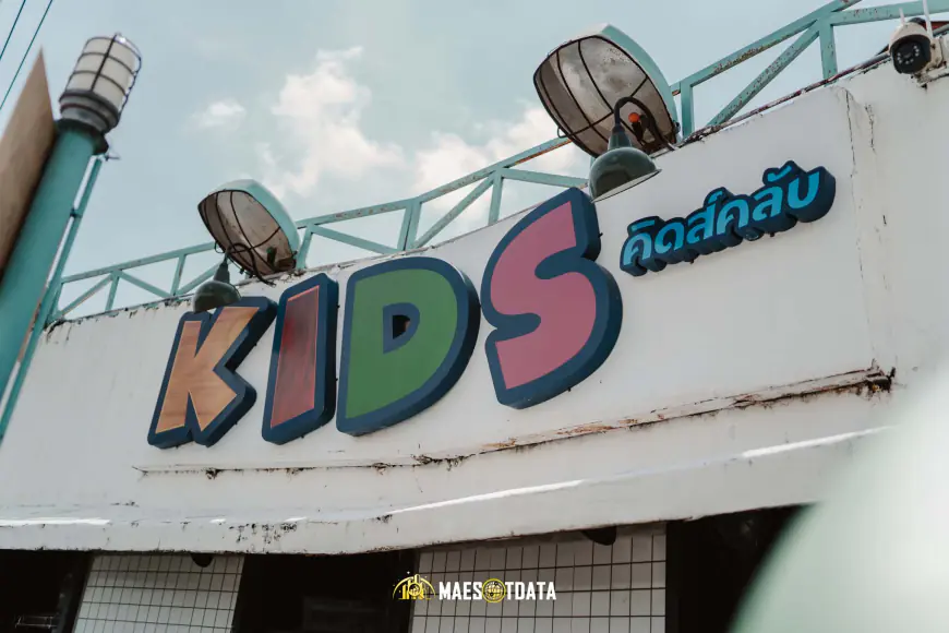 ป้ายหน้าร้าน Kids Club แม่สอด