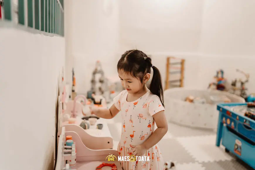 เด็กๆ เล่นบ่อบอลที่ Kids Club แม่สอด