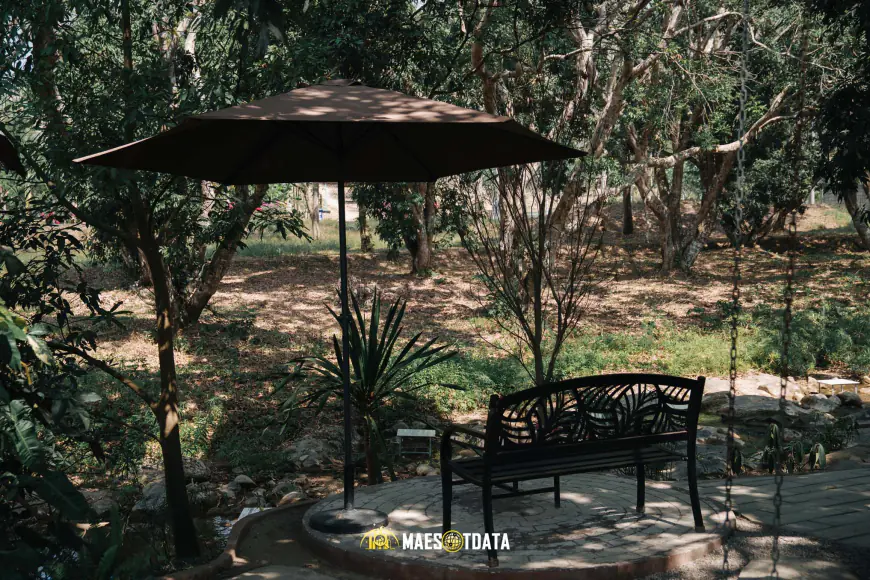 โซนนั่งริมน้ำของ Foresta Cafe & Hangout แม่สอด – รีวิวโดย maesotdata