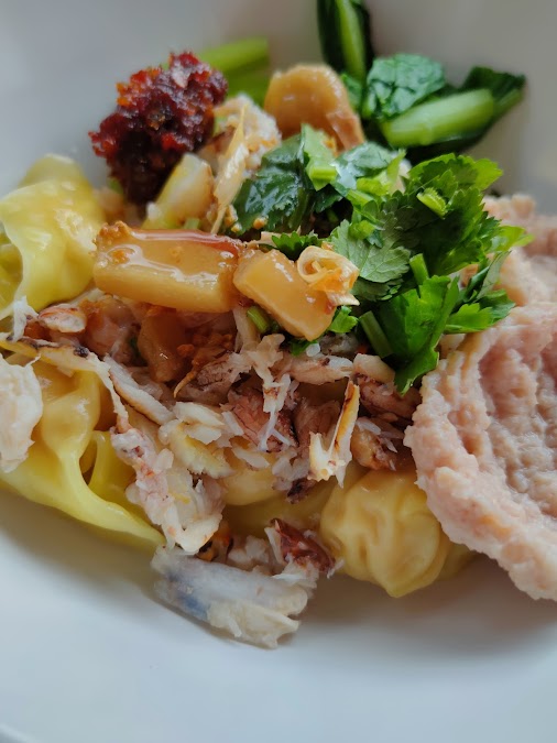 บะหมี่เกี๊ยวหน้าตู้เขียว By KruOil