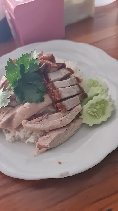 ข้าวมันไก่ประตูชัย(ลำปาง)