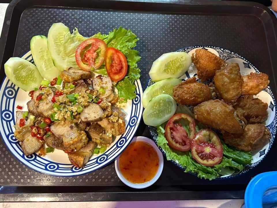 โซนแซ่บ(อาหารอีสาน-ก๋วยเตี๋ยว-ตามสั่ง)