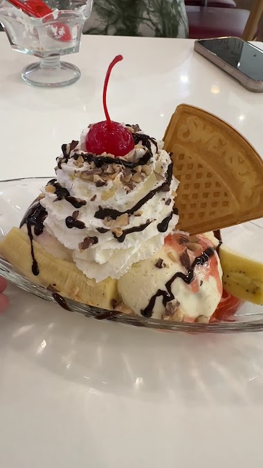 Swensen's Robinson Maesod