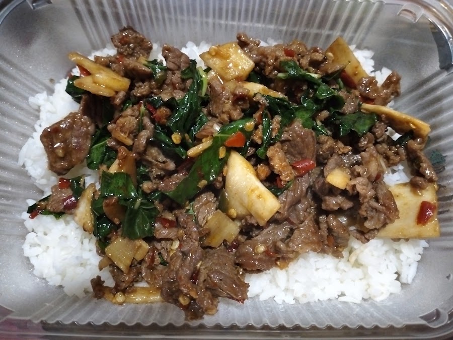 ฟ้าโภชนาอาหารตามสั่ง เครื่องดื่ม ส้มตำแซ่ปๆ