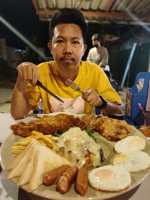 สามเกลอสเต็ก