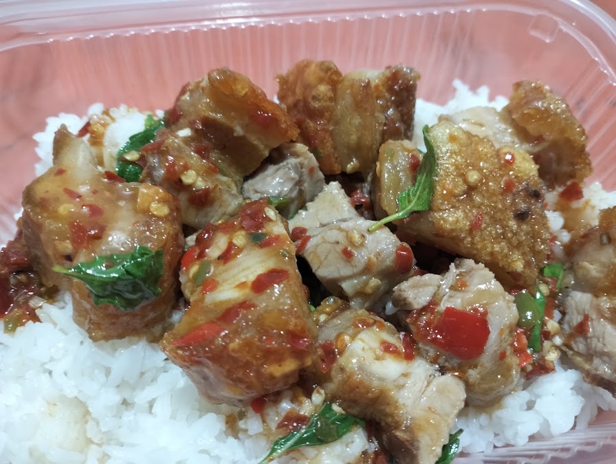 ฟ้าโภชนาอาหารตามสั่ง เครื่องดื่ม ส้มตำแซ่ปๆ