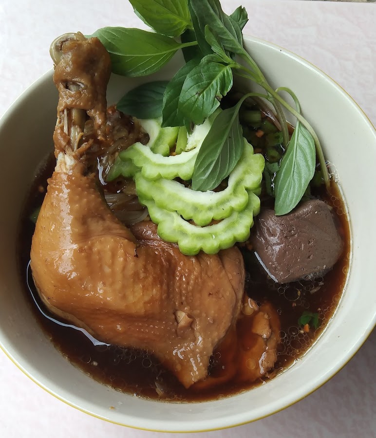 ร้านก๋วยเตี๋ยวไก่นายอ้วน