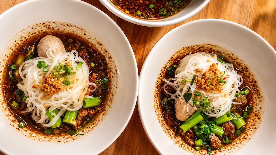บังมัตก๋วยเตี๋ยวเรืออยุธยา-แม่สอด อาหารฮาลาลอำเภอแม่สอดจังหวัดตาก