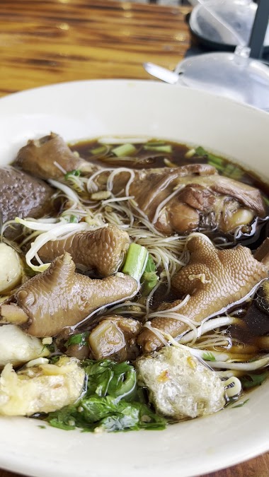ร้านอิ่มพุงแม่สอด (ลูกชิ้นหน้าบ้าน.)