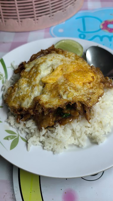 ร้านราดหน้าหมูหมัก