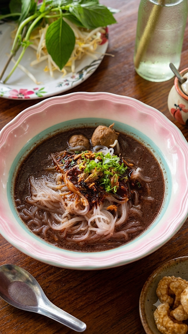 ร้านก๋วยเตี๋ยวเรือ ยิ่งรวย