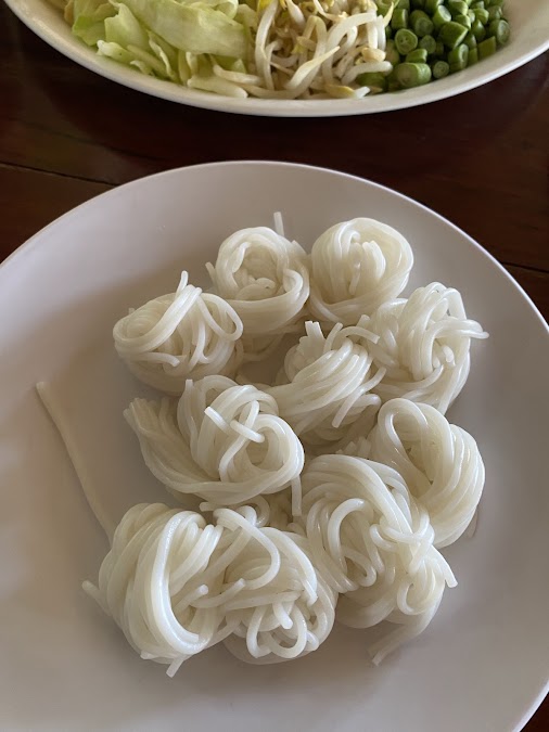 ขนมจีนขยุ้มร้านคุณน้อย