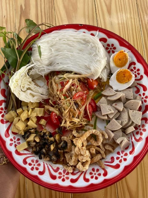 โซนแซ่บ(อาหารอีสาน-ก๋วยเตี๋ยว-ตามสั่ง)