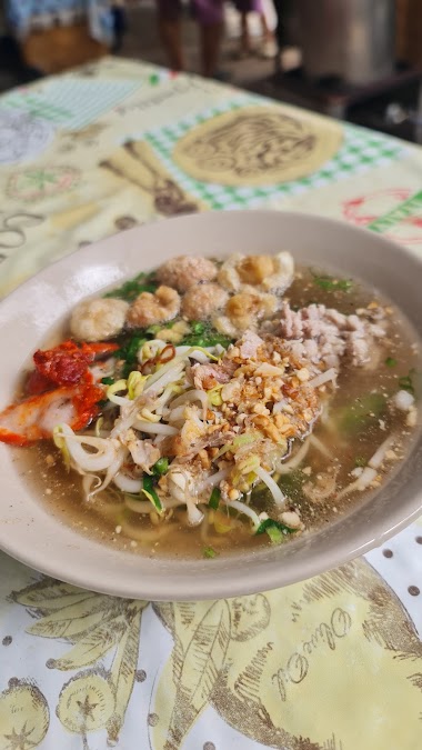 ร้านก๋วยเตี๋ยวบ้านแม่แขก