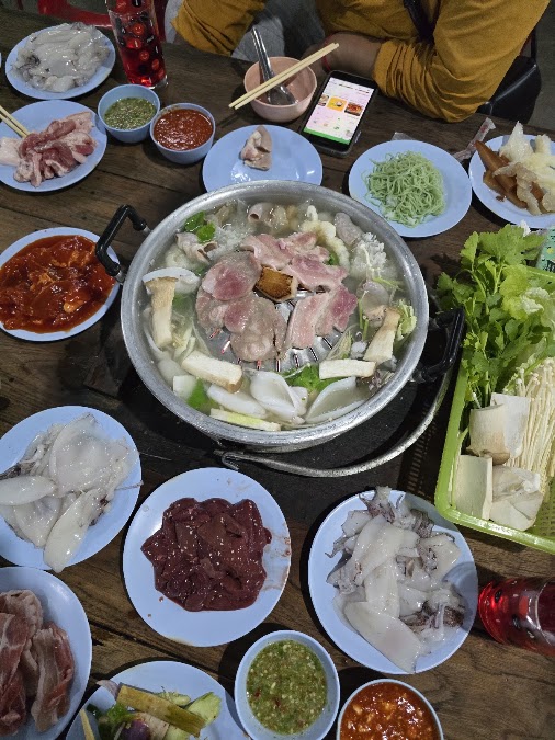 ฅนเก็บฟืนหมูกระทะ